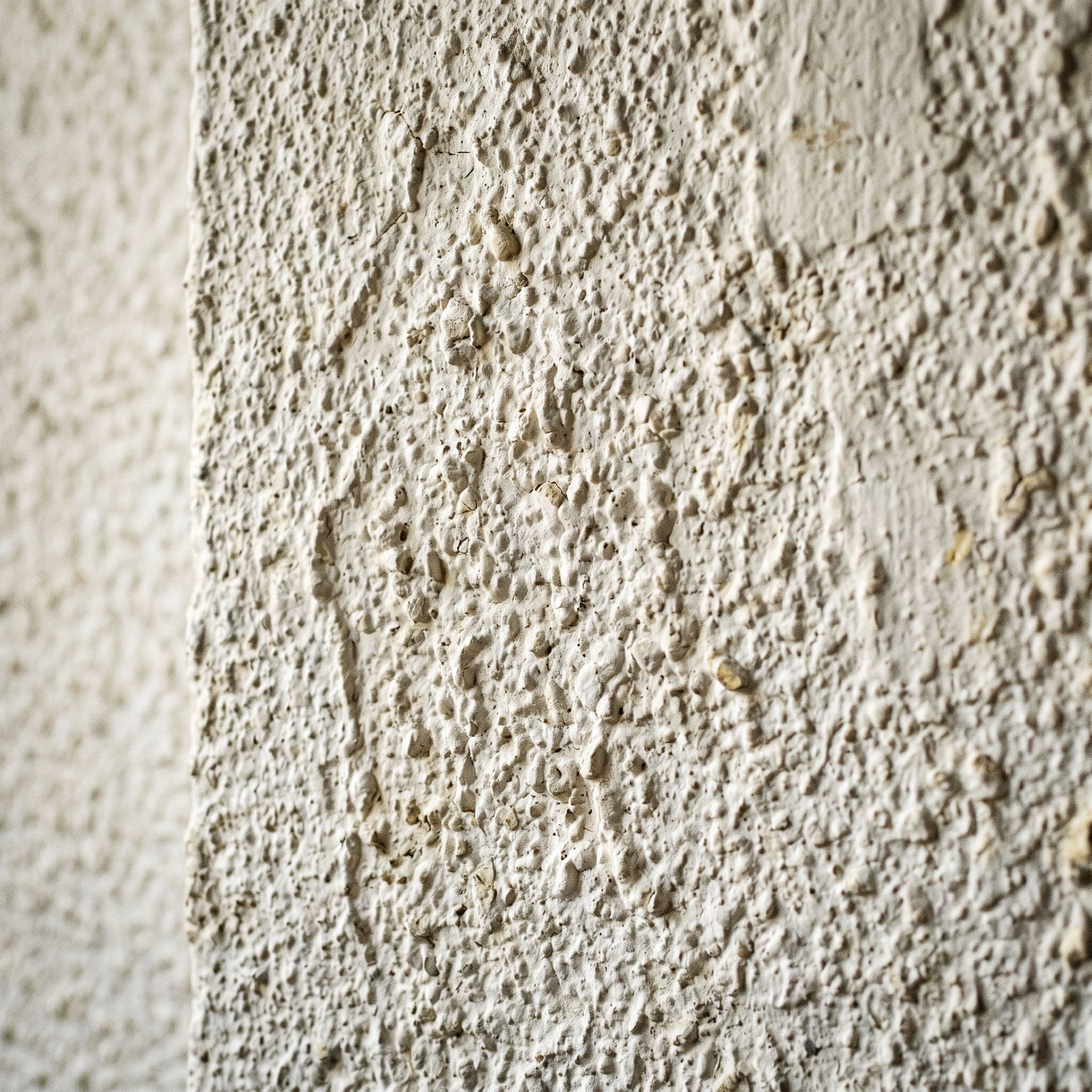 Gotelé medio estándar pared vivienda años ochenta noventa relieve marcado 2 4 milímetros