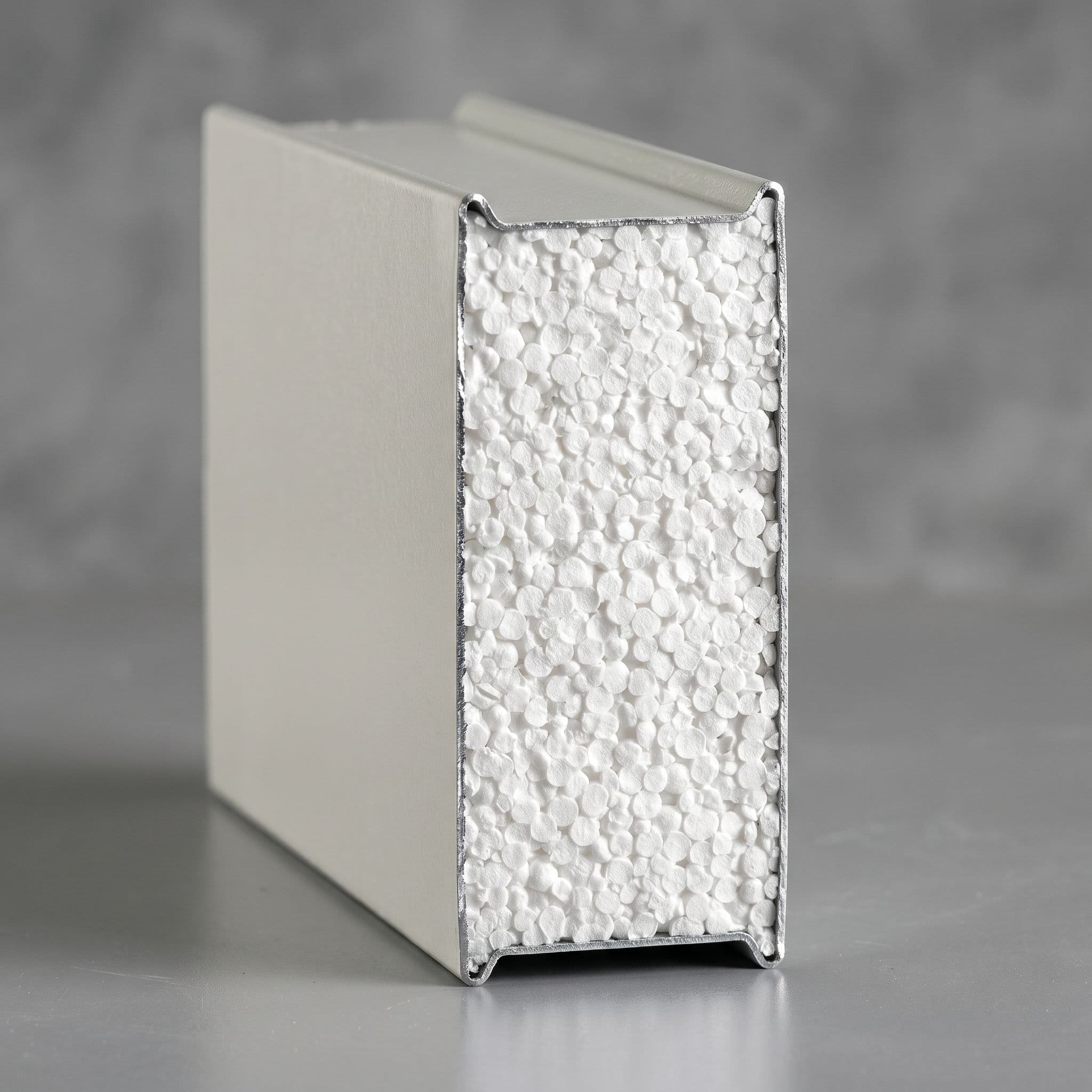 Panel sándwich con núcleo de poliestireno expandido EPS para construcciones provisionales con bajo coste